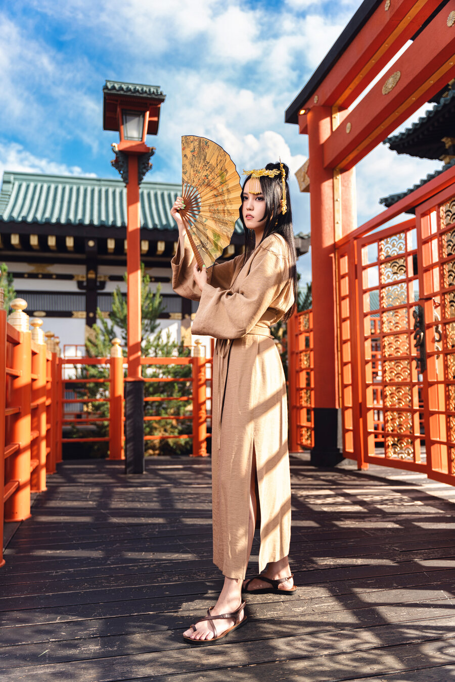 Платье-кимоно бежевое